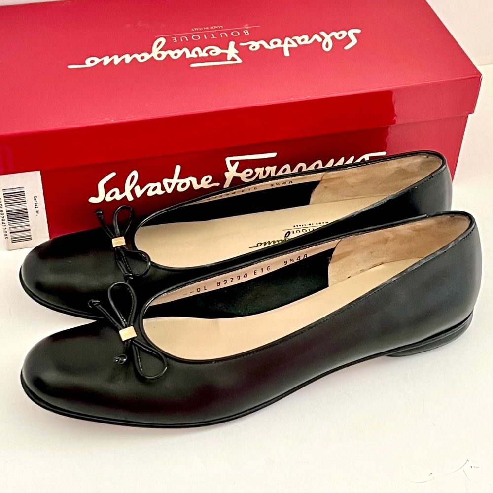 Authentic Salvatore Ferragamo Black Leather Ballet Flats